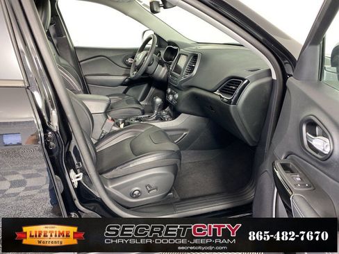 Used 2023 Jeep Cherokee Altitude Lux image 34