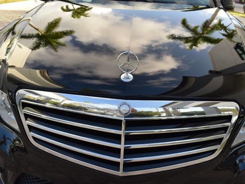 Used 2010 Mercedes-Benz E 350 4MATIC Sedan image 12