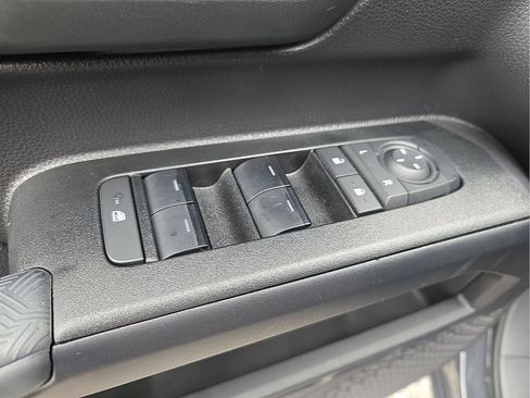Used 2025 Toyota 4Runner SR5 AWD/4WD image 15
