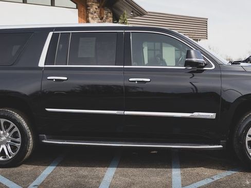 Used 2018 Cadillac Escalade ESV Base image 13