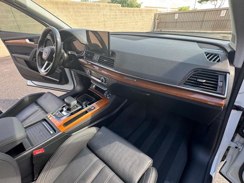 Used 2021 Audi Q5 e Premium Plus w/ Premium Plus Package image 36