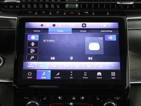 Used 2022 Jeep Grand Cherokee Overland w/ Adv Protech Group III image 32