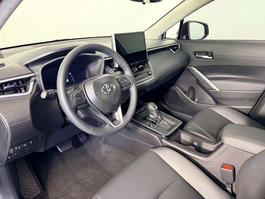 Used 2026 Toyota Corolla Cross XLE w/ Convenience Package FWD image 32