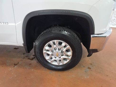 Used 2023 Chevrolet Silverado 2500 LT image 9