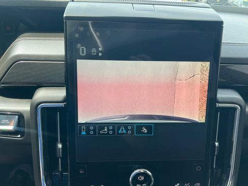 Used 2025 GMC Yukon XL Elevation image 50