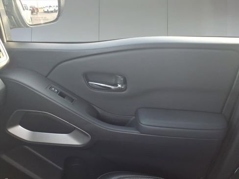 Used 2024 Nissan Frontier SL image 23