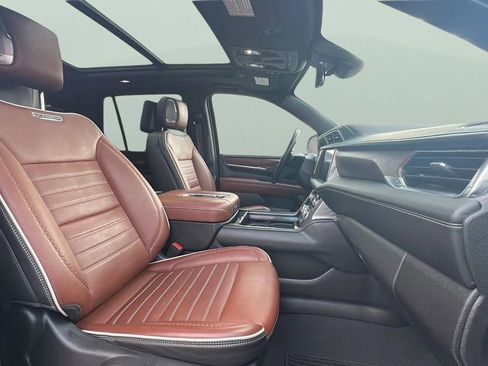 Used 2023 GMC Yukon Denali Ultimate image 13