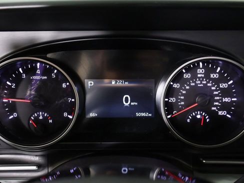 Used 2024 Kia Carnival LX image 42