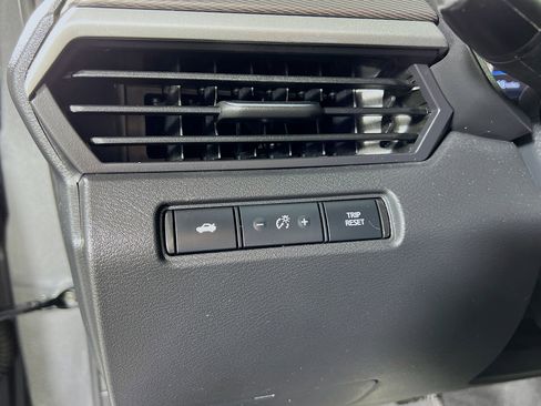 Used 2025 Nissan Altima 2.5 SR image 10