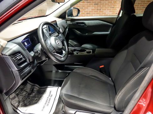 Used 2023 Nissan Rogue S image 13