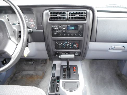 Used 1998 Jeep Cherokee SE image 21