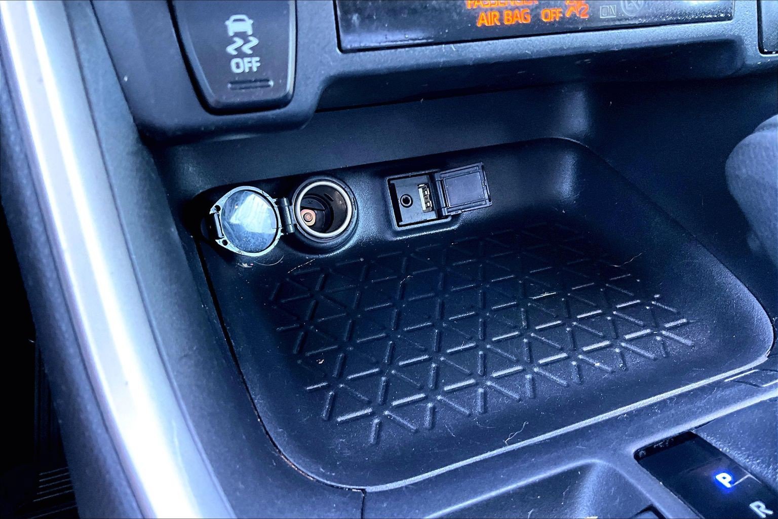 Used 2019 Toyota RAV4 LE w/ Carpet Mat Package FWD image 24