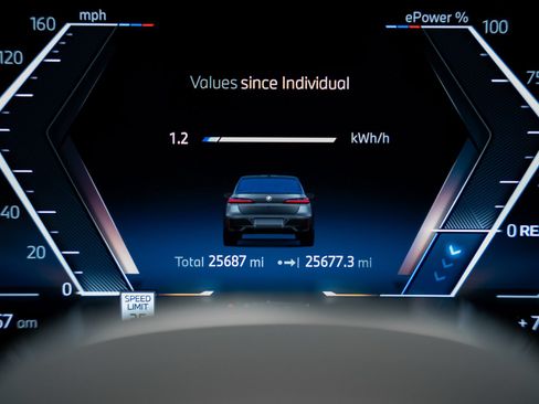 Used 2023 BMW i7 xDrive60 AWD/4WD image 47