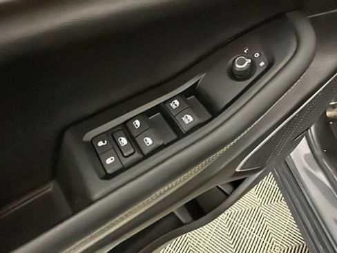 Used 2023 Jeep Grand Cherokee 4WD 4xe image 11