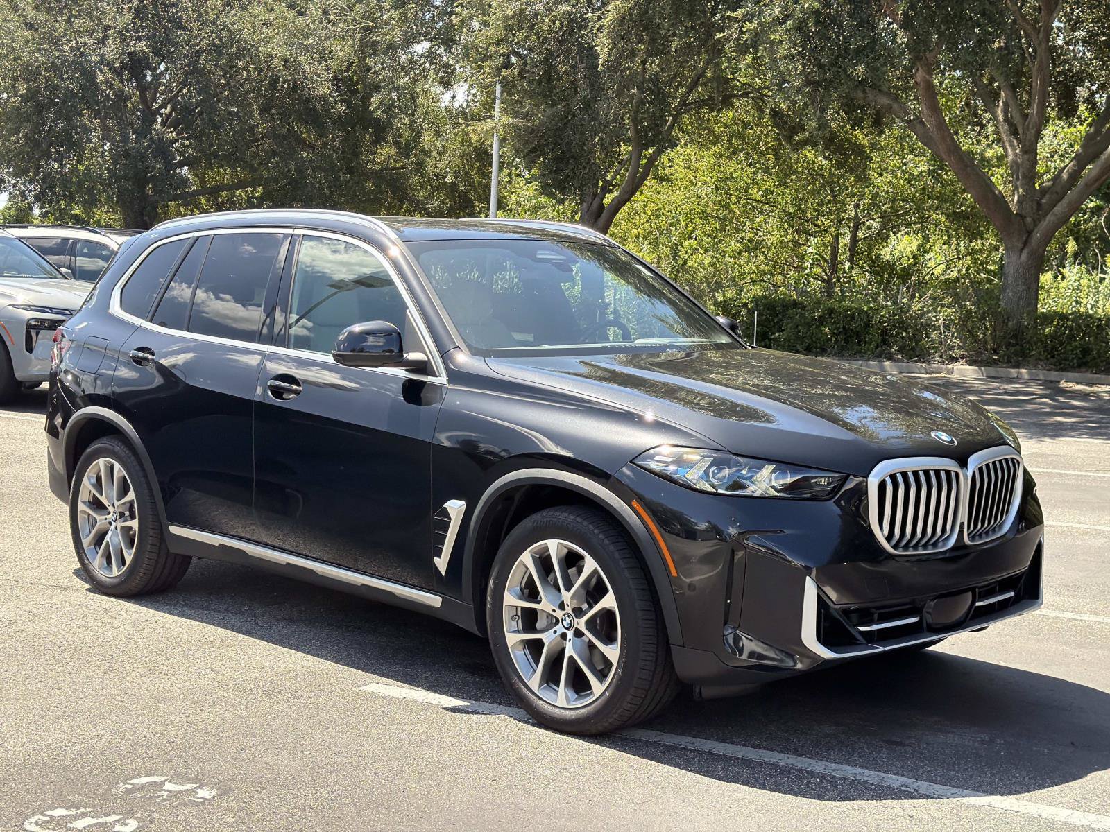 Used 2025 BMW X5 xDrive40i w/ Premium Package AWD/4WD image 2