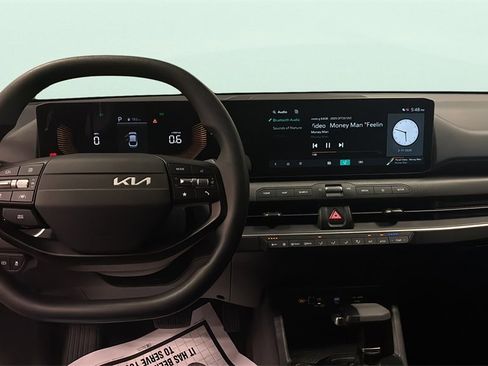 Certified 2025 Kia K4 image 16