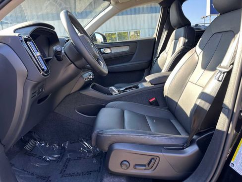 Used 2025 Volvo XC40 B5 Plus w/ Climate Package image 20
