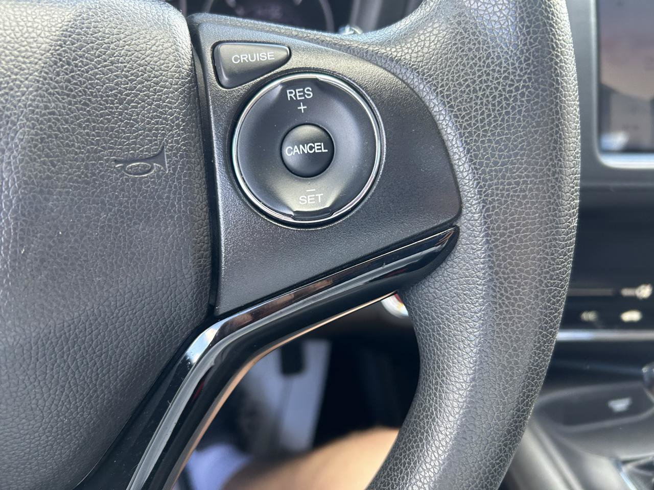 Used 2018 Honda HR-V EX image 19