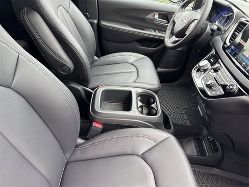 New 2026 Chrysler Voyager LX image 26