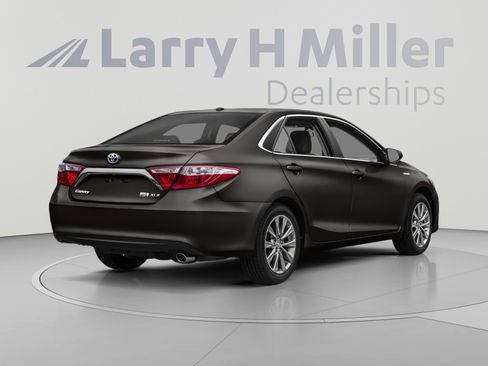 Used 2015 Toyota Camry XLE w/ Moonroof Package FWD image 2