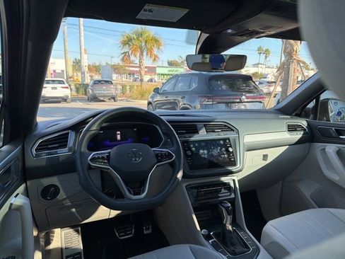 Certified 2023 Volkswagen Tiguan SE R-Line image 15