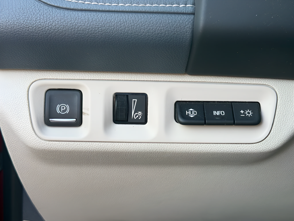Used 2020 GMC Acadia Denali w/ Technology Package FWD image 27