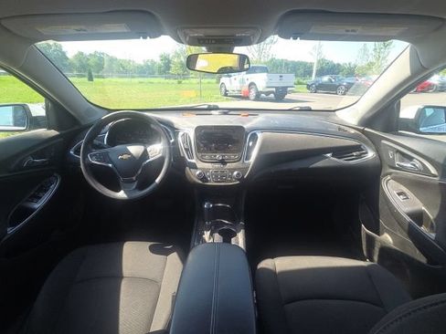 Used 2020 Chevrolet Malibu LT FWD image 16
