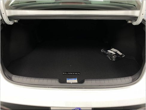 New 2026 Hyundai Elantra Limited FWD image 5