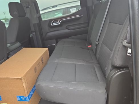 Used 2022 Chevrolet Silverado 1500 LT w/ Protection Package AWD/4WD image 9