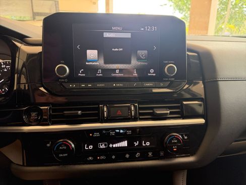 Used 2025 Nissan Pathfinder SV AWD/4WD image 17