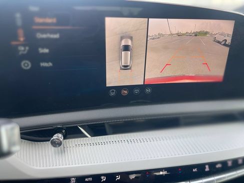 Certified 2025 Cadillac Optiq Sport 2 w/ LPO, Floor Liner Package AWD/4WD image 28
