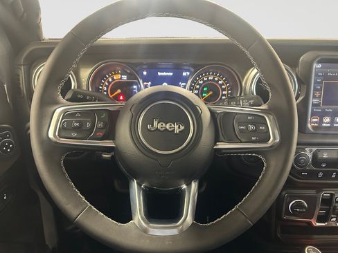 Used 2023 Jeep Wrangler Unlimited Sahara AWD/4WD image 13