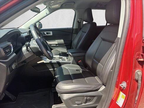 Used 2023 Ford Explorer XLT w/ Equipment Group 202A RWD image 10