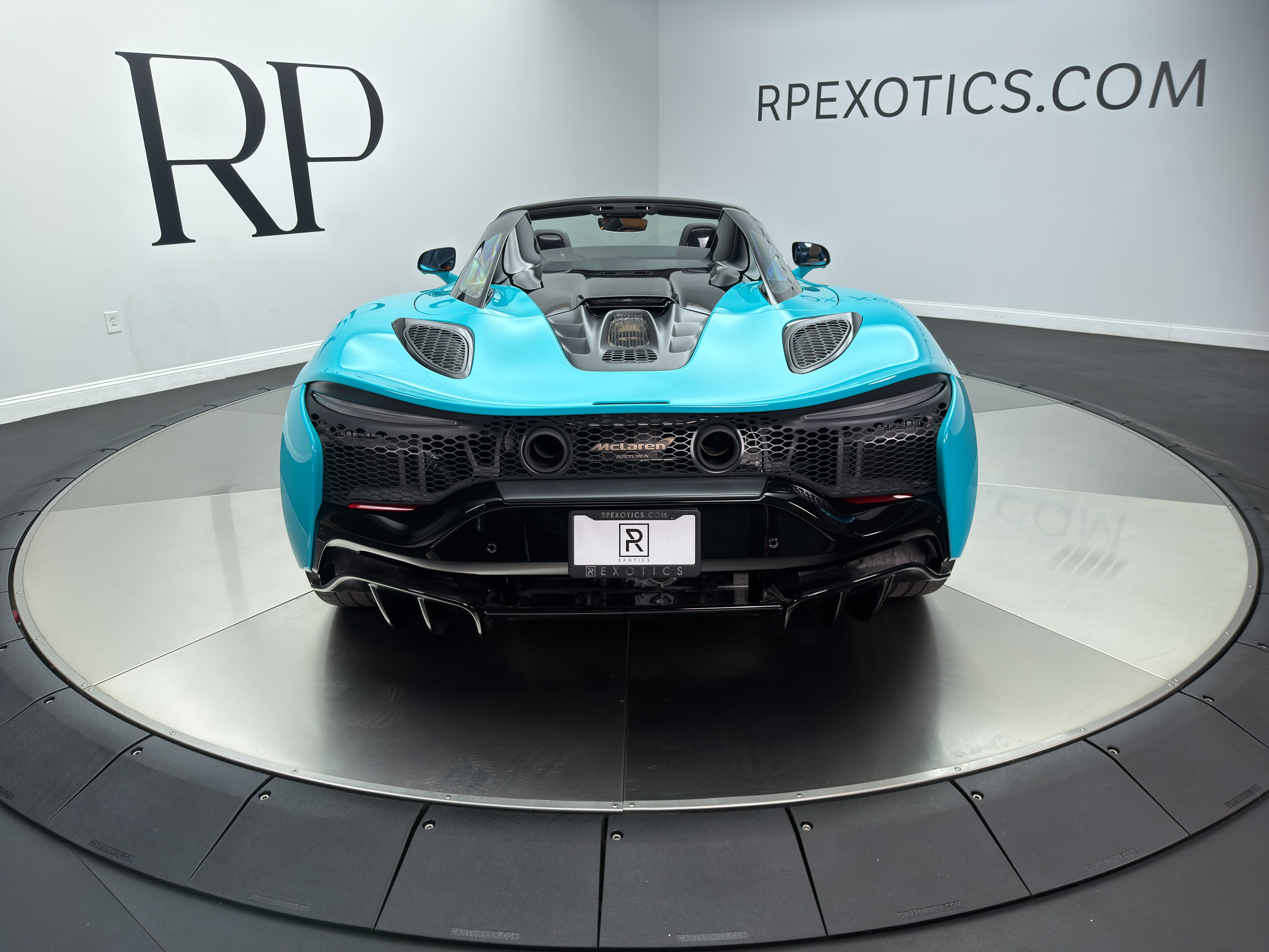 Used 2025 McLaren Artura Spider RWD image 5