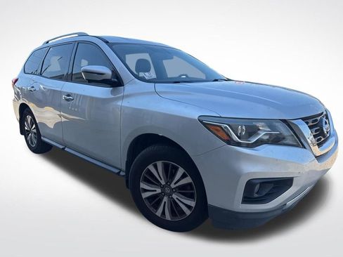 Used 2017 Nissan Pathfinder SL FWD image 1
