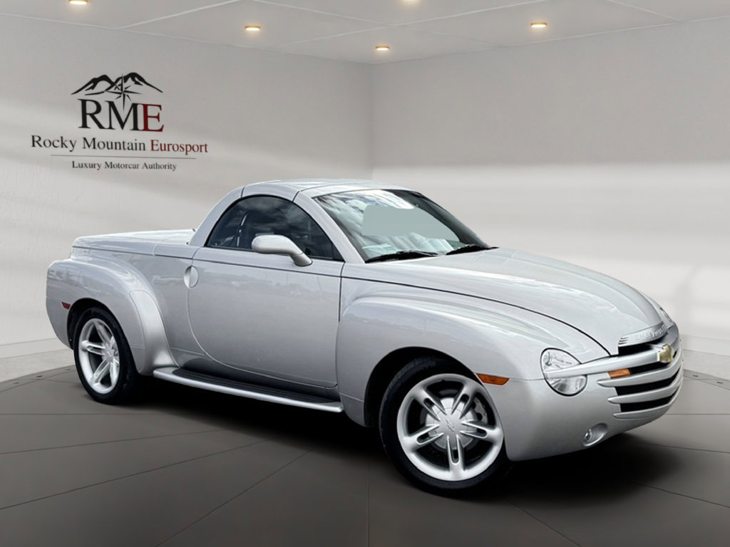 Used 2004 Chevrolet SSR w/ Preferred Equipment Group RWD image 1