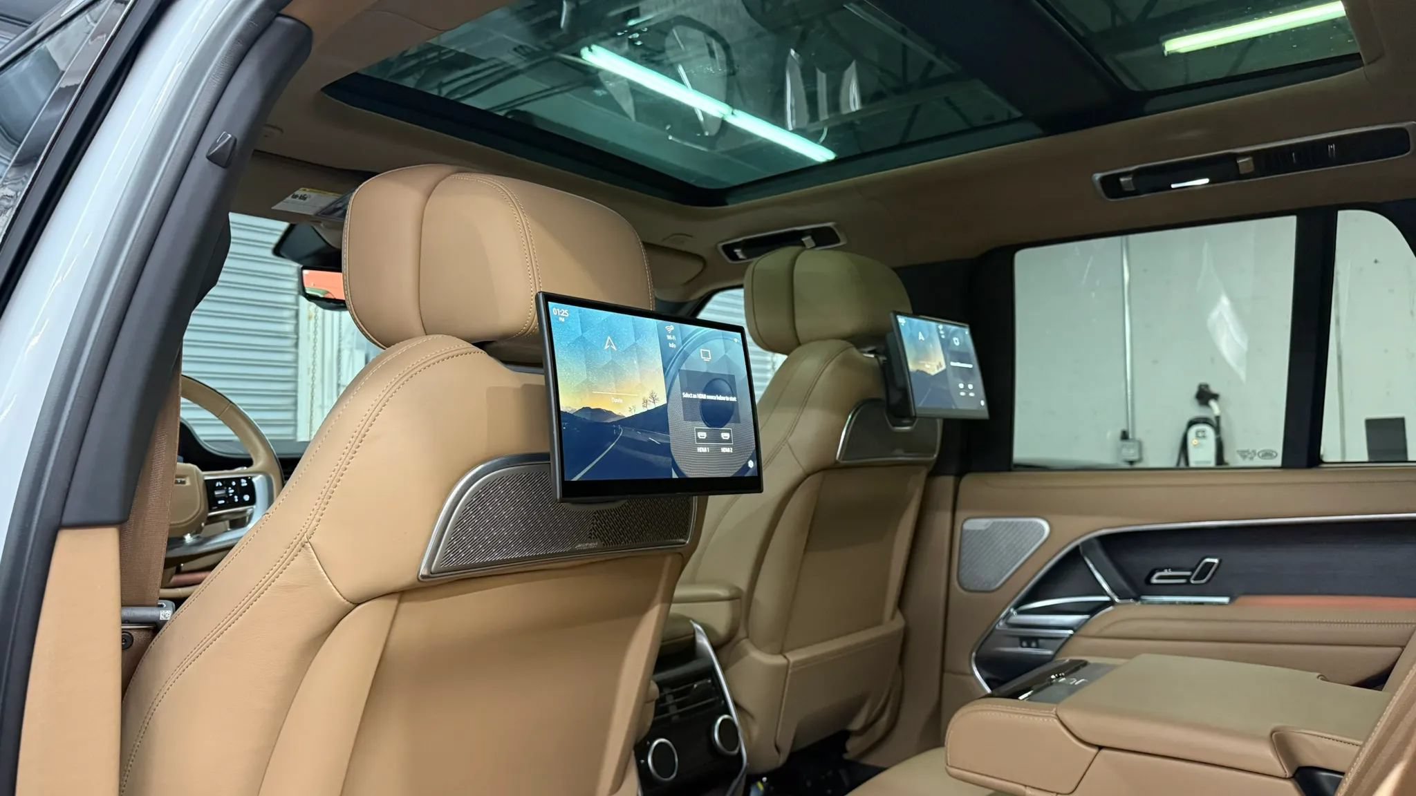 Used 2024 Land Rover Range Rover Autobiography AWD/4WD image 7