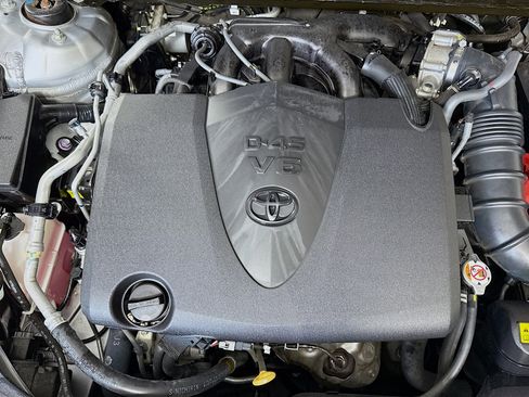 Used 2020 Toyota Avalon XSE image 39