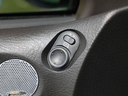 Used 2003 Saturn L-Series L200 w/ Audio Pkg I FWD image 39