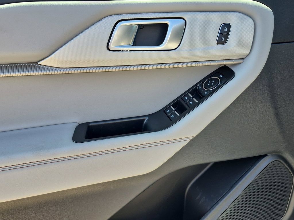 New 2026 Ford Explorer Active w/ Active Comfort Package RWD image 19