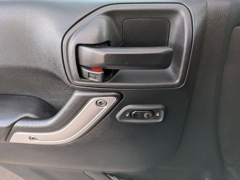 Used 2017 Jeep Wrangler Unlimited Sahara w/ Connectivity Group image 15