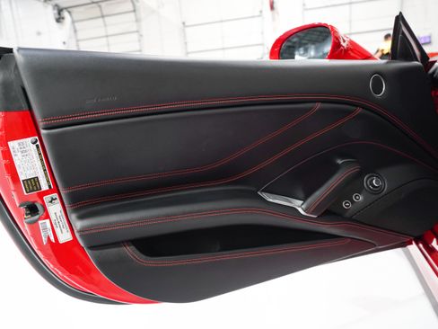 Used 2017 Ferrari California T RWD image 20