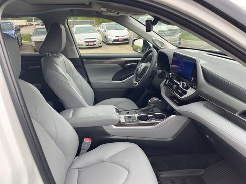 New 2026 Toyota Highlander Limited AWD/4WD image 15