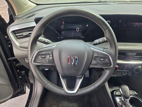 Certified 2025 Buick Encore GX Preferred FWD image 31
