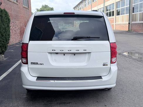 Used 2017 Dodge Grand Caravan SXT FWD image 5