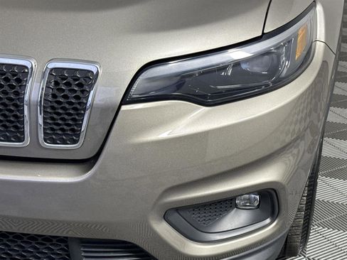 Used 2019 Jeep Cherokee Latitude Plus w/ Cold Weather Group image 9