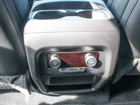 Used 2025 Buick Enclave Preferred AWD/4WD image 16