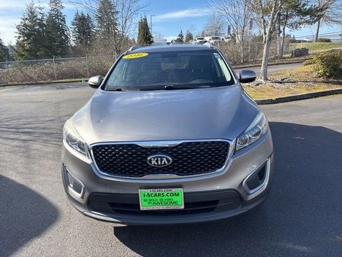 Used 2016 Kia Sorento 2.4L LX w/ LX Convenience Package image 3