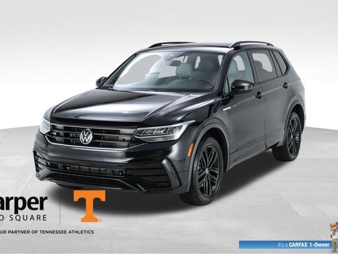 Used 2022 Volkswagen Tiguan SE R-Line FWD image 1