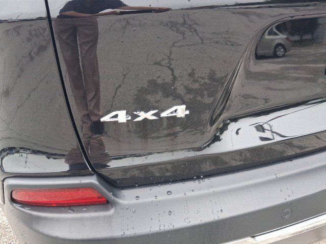 Used 2019 Jeep Cherokee Limited w/ Luxury Group AWD/4WD image 6